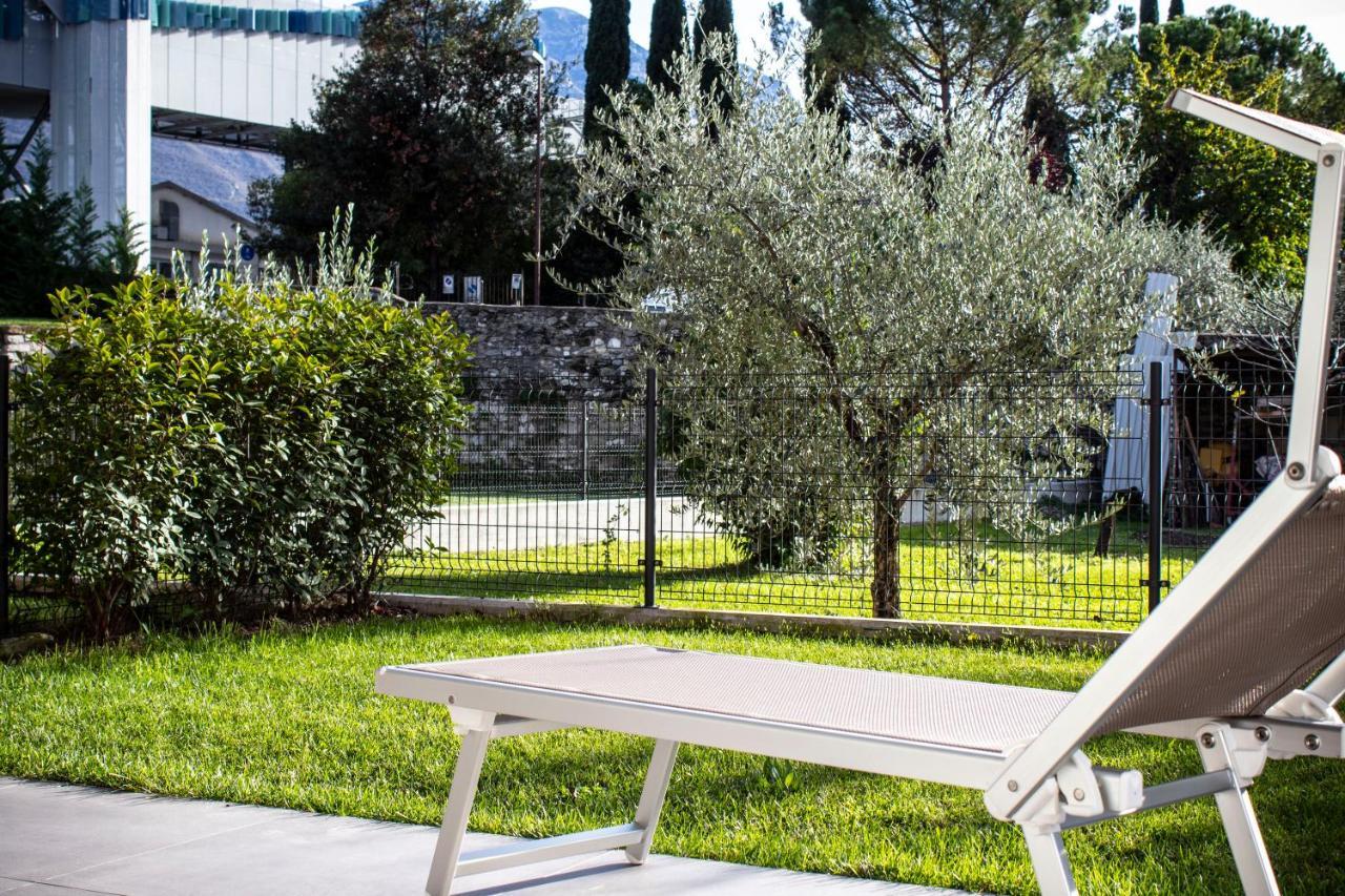 Residence Zangirolami - Luxury Garden And Balcony Apartments Riva del Garda Kültér fotó