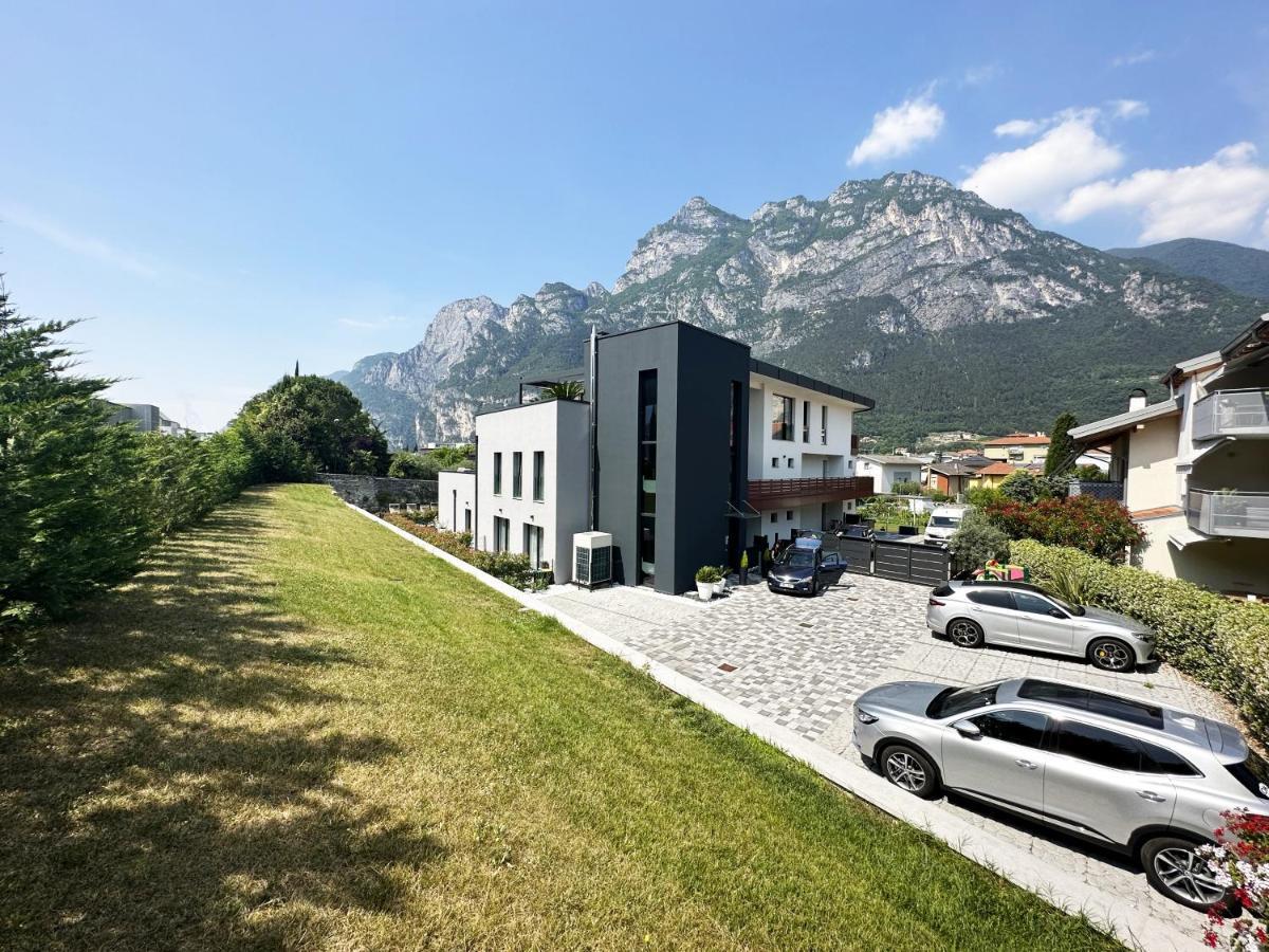 Residence Zangirolami - Luxury Garden And Balcony Apartments Riva del Garda Kültér fotó