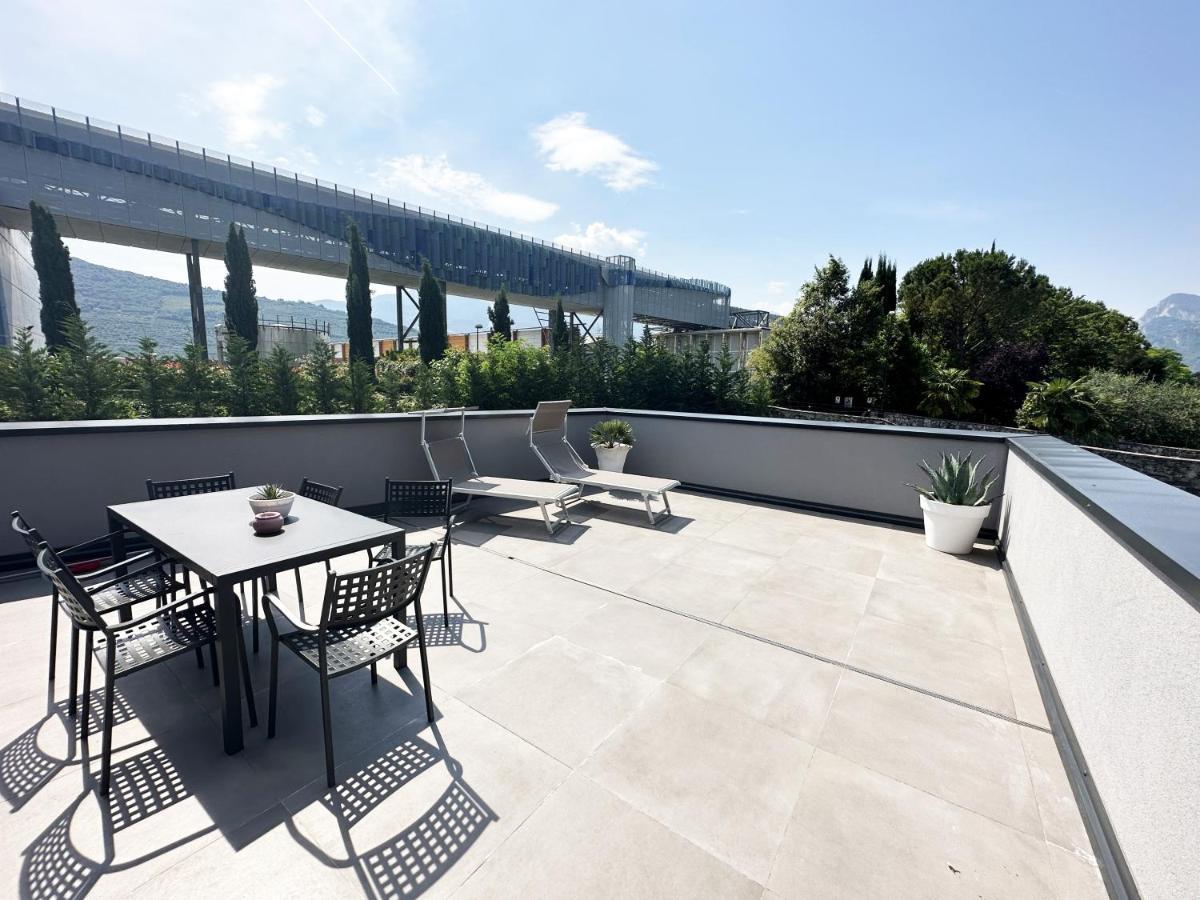 Residence Zangirolami - Luxury Garden And Balcony Apartments Riva del Garda Kültér fotó
