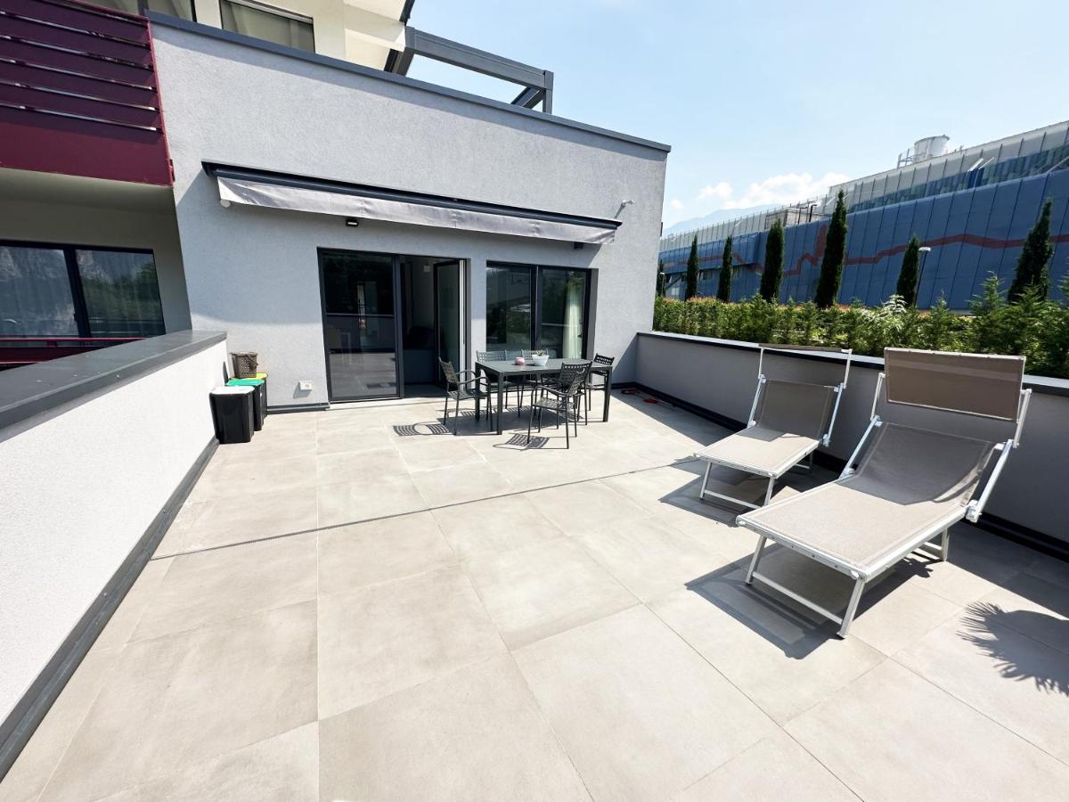 Residence Zangirolami - Luxury Garden And Balcony Apartments Riva del Garda Kültér fotó