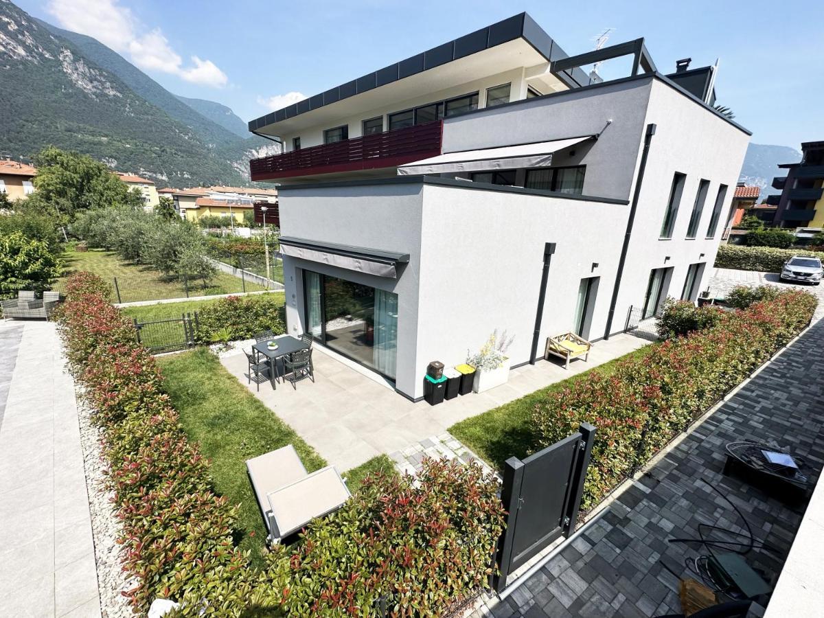 Residence Zangirolami - Luxury Garden And Balcony Apartments Riva del Garda Kültér fotó